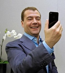 Медведев освободит россиян от "мобильного рабства"